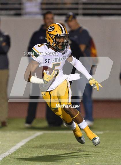 Thumbnail 2 in St. Edward vs. St. Ignatius (OHSAA Division I Region 1 Final) photogallery.
