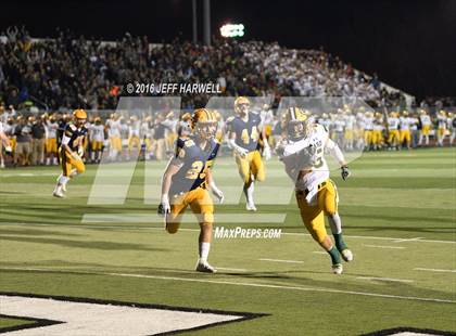 Thumbnail 2 in St. Edward vs. St. Ignatius (OHSAA Division I Region 1 Final) photogallery.