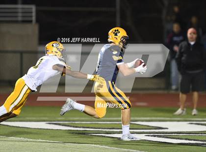 Thumbnail 3 in St. Edward vs. St. Ignatius (OHSAA Division I Region 1 Final) photogallery.