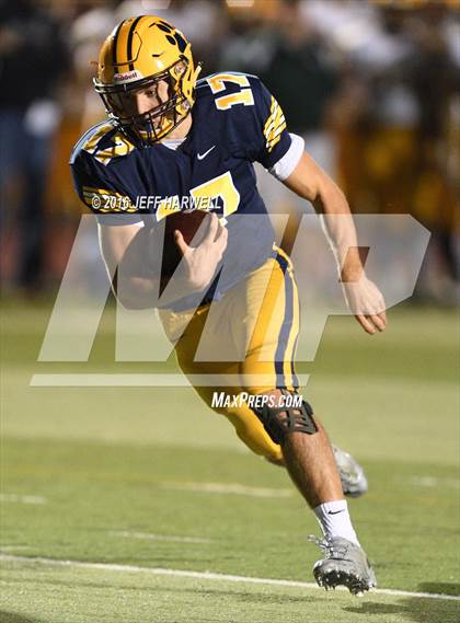 Thumbnail 2 in St. Edward vs. St. Ignatius (OHSAA Division I Region 1 Final) photogallery.