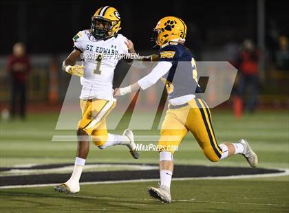 Thumbnail 3 in St. Edward vs. St. Ignatius (OHSAA Division I Region 1 Final) photogallery.