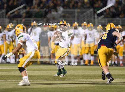 Thumbnail 2 in St. Edward vs. St. Ignatius (OHSAA Division I Region 1 Final) photogallery.