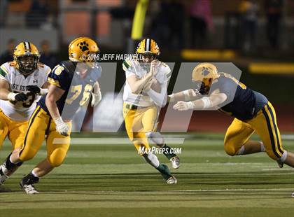 Thumbnail 3 in St. Edward vs. St. Ignatius (OHSAA Division I Region 1 Final) photogallery.