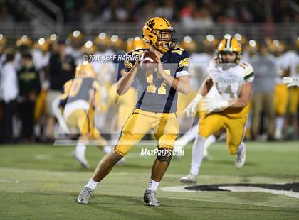 Thumbnail 3 in St. Edward vs. St. Ignatius (OHSAA Division I Region 1 Final) photogallery.