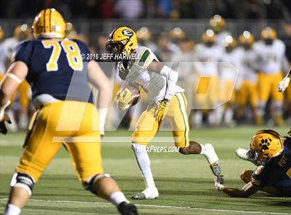 Thumbnail 2 in St. Edward vs. St. Ignatius (OHSAA Division I Region 1 Final) photogallery.