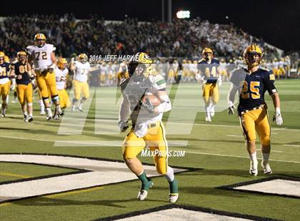 Thumbnail 3 in St. Edward vs. St. Ignatius (OHSAA Division I Region 1 Final) photogallery.