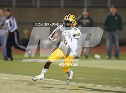 Thumbnail 2 in St. Edward vs. St. Ignatius (OHSAA Division I Region 1 Final) photogallery.