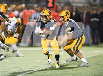 Thumbnail 2 in St. Edward vs. St. Ignatius (OHSAA Division I Region 1 Final) photogallery.
