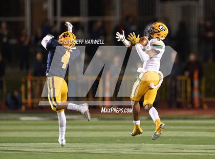 Thumbnail 2 in St. Edward vs. St. Ignatius (OHSAA Division I Region 1 Final) photogallery.