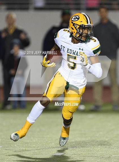 Thumbnail 3 in St. Edward vs. St. Ignatius (OHSAA Division I Region 1 Final) photogallery.