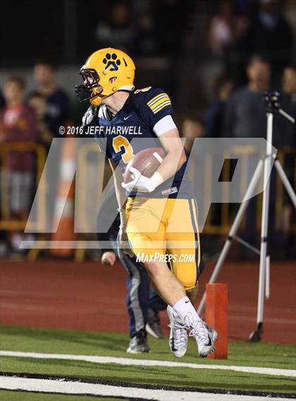 Thumbnail 2 in St. Edward vs. St. Ignatius (OHSAA Division I Region 1 Final) photogallery.