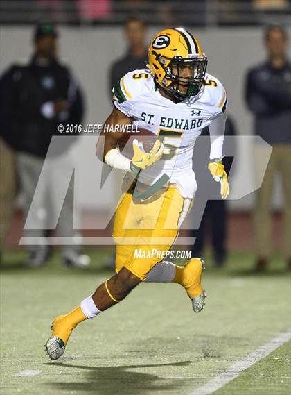 Thumbnail 2 in St. Edward vs. St. Ignatius (OHSAA Division I Region 1 Final) photogallery.