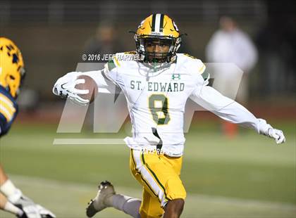 Thumbnail 2 in St. Edward vs. St. Ignatius (OHSAA Division I Region 1 Final) photogallery.