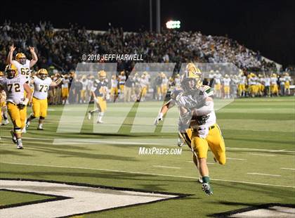 Thumbnail 1 in St. Edward vs. St. Ignatius (OHSAA Division I Region 1 Final) photogallery.