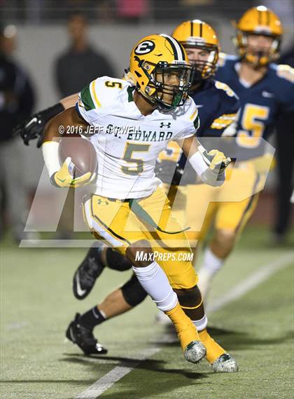 Thumbnail 2 in St. Edward vs. St. Ignatius (OHSAA Division I Region 1 Final) photogallery.