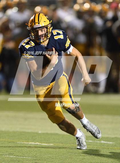 Thumbnail 2 in St. Edward vs. St. Ignatius (OHSAA Division I Region 1 Final) photogallery.
