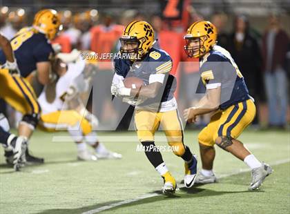 Thumbnail 3 in St. Edward vs. St. Ignatius (OHSAA Division I Region 1 Final) photogallery.
