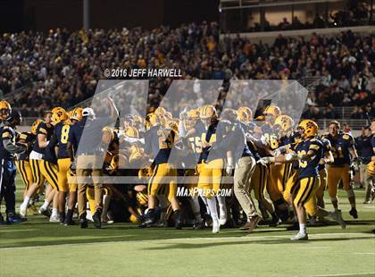 Thumbnail 1 in St. Edward vs. St. Ignatius (OHSAA Division I Region 1 Final) photogallery.