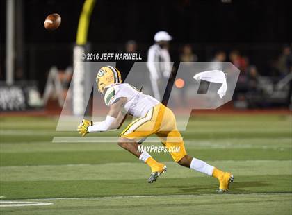 Thumbnail 2 in St. Edward vs. St. Ignatius (OHSAA Division I Region 1 Final) photogallery.