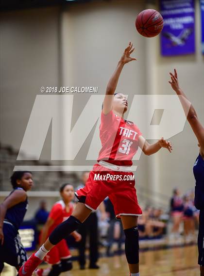 Thumbnail 3 in Taft [William H.] vs Smithson Valley (Class 6A Bi District) photogallery.