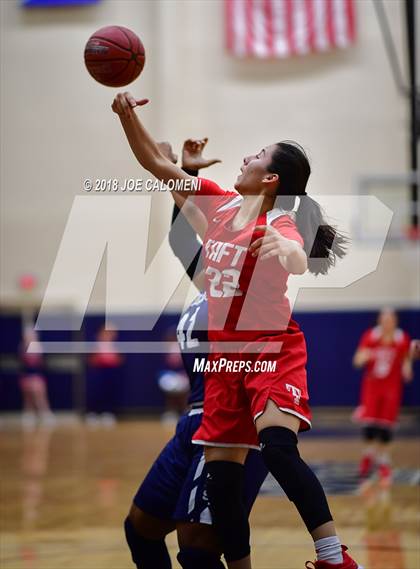 Thumbnail 1 in Taft [William H.] vs Smithson Valley (Class 6A Bi District) photogallery.