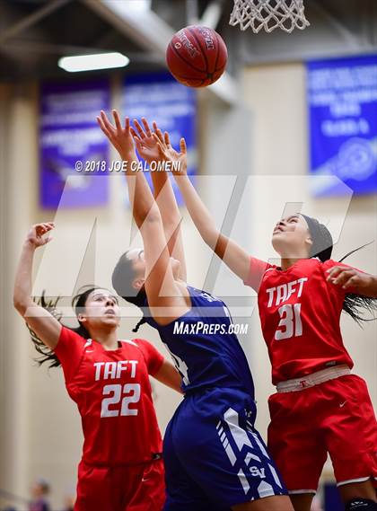 Thumbnail 1 in Taft [William H.] vs Smithson Valley (Class 6A Bi District) photogallery.