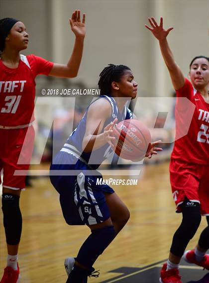 Thumbnail 3 in Taft [William H.] vs Smithson Valley (Class 6A Bi District) photogallery.