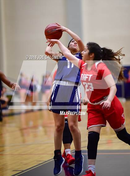 Thumbnail 3 in Taft [William H.] vs Smithson Valley (Class 6A Bi District) photogallery.