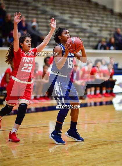 Thumbnail 3 in Taft [William H.] vs Smithson Valley (Class 6A Bi District) photogallery.