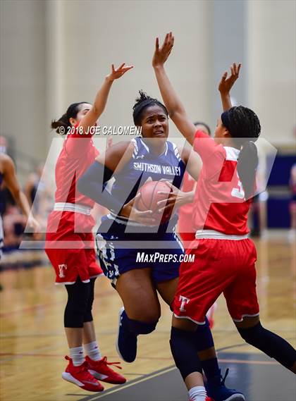 Thumbnail 1 in Taft [William H.] vs Smithson Valley (Class 6A Bi District) photogallery.