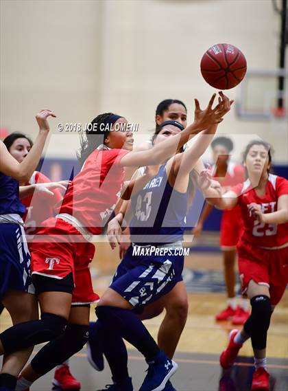 Thumbnail 2 in Taft [William H.] vs Smithson Valley (Class 6A Bi District) photogallery.