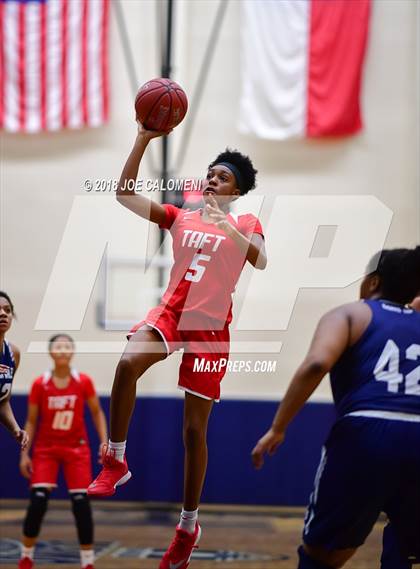 Thumbnail 2 in Taft [William H.] vs Smithson Valley (Class 6A Bi District) photogallery.