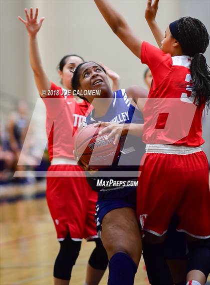 Thumbnail 1 in Taft [William H.] vs Smithson Valley (Class 6A Bi District) photogallery.