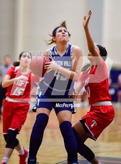 Thumbnail 2 in Taft [William H.] vs Smithson Valley (Class 6A Bi District) photogallery.