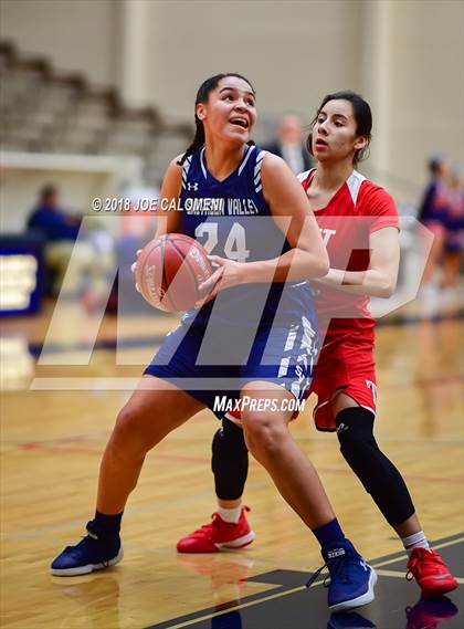 Thumbnail 2 in Taft [William H.] vs Smithson Valley (Class 6A Bi District) photogallery.