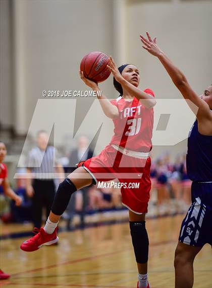 Thumbnail 1 in Taft [William H.] vs Smithson Valley (Class 6A Bi District) photogallery.