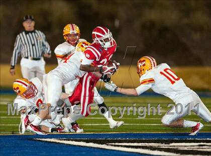 Thumbnail 2 in Mater Dei vs. Mission Viejo (CIF SS Playoffs) photogallery.