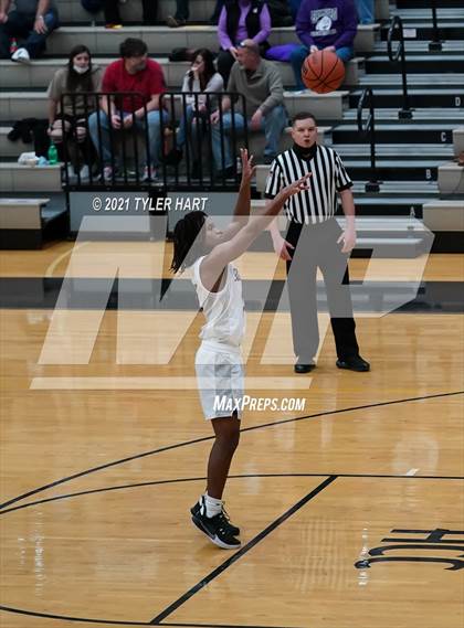 Thumbnail 2 in Terre Haute South Vigo vs. Brownsburg (Sectional Semifinal) photogallery.