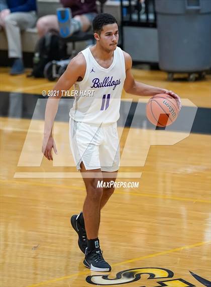 Thumbnail 3 in Terre Haute South Vigo vs. Brownsburg (Sectional Semifinal) photogallery.