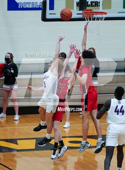 Thumbnail 3 in Terre Haute South Vigo vs. Brownsburg (Sectional Semifinal) photogallery.