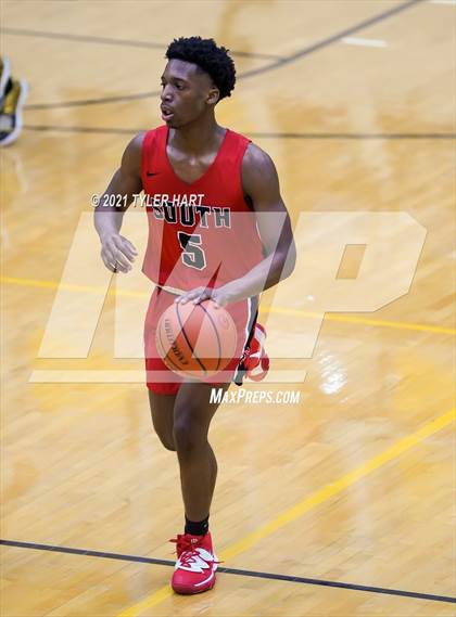 Thumbnail 1 in Terre Haute South Vigo vs. Brownsburg (Sectional Semifinal) photogallery.