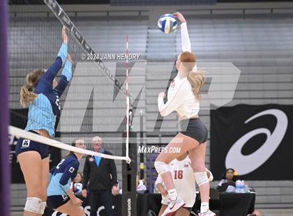 Thumbnail 3 in Marymount vs. Mater Dei (Durango Fall Classic) photogallery.