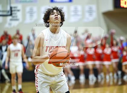 Thumbnail 2 in Westfield vs Fishers (IHSAA 4A Round 1 Sectional) photogallery.