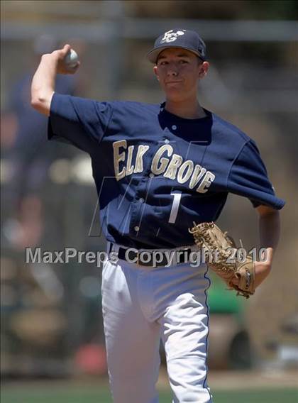 Thumbnail 3 in Elk Grove vs. Pleasant Grove (CIF SJS D1 Playoffs) photogallery.