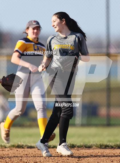 Thumbnail 1 in Springdale @ Shenango photogallery.