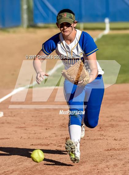 Thumbnail 2 in Royal @ Agoura photogallery.