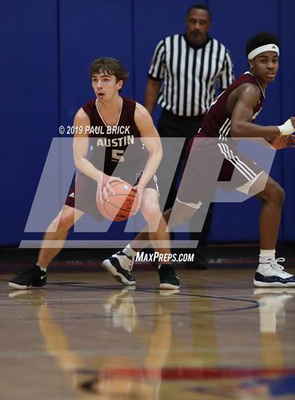 Thumbnail 2 in Westlake vs Austin High photogallery.