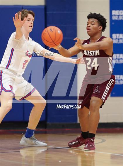 Thumbnail 1 in Westlake vs Austin High photogallery.