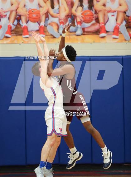 Thumbnail 2 in Westlake vs Austin High photogallery.
