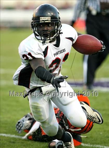 Thumbnail 2 in Calhoun City vs. Lumberton (MHSAA Class 2A Final) photogallery.